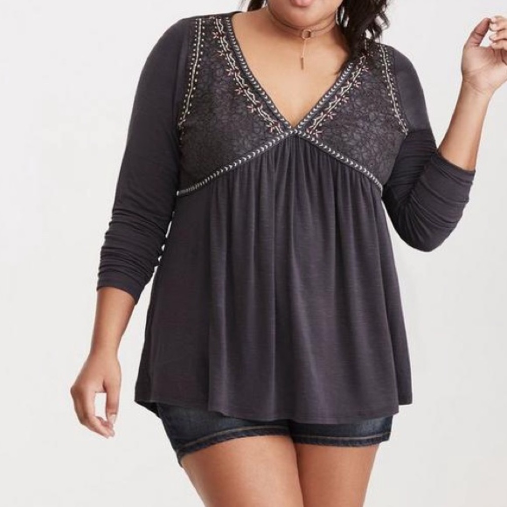 [5/5X]Torrid Gray Embroidered Lace Inset Blouse with 3/4 Sleeves